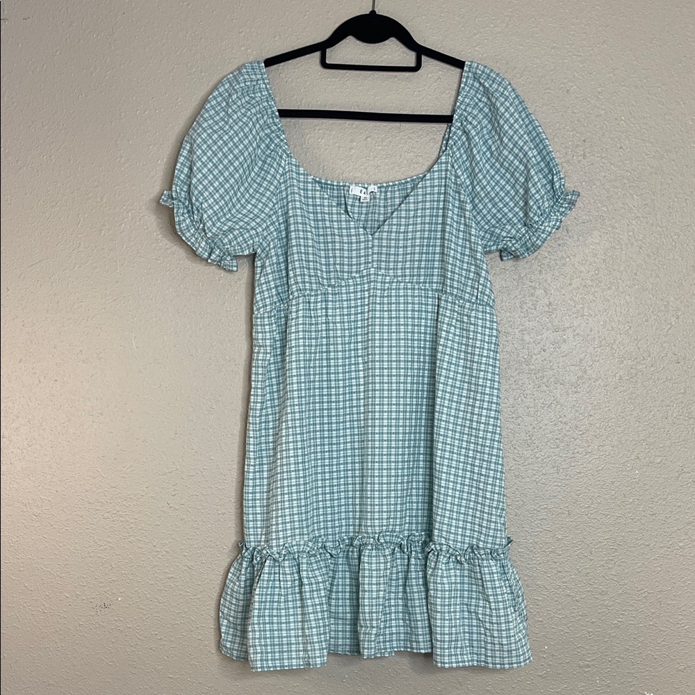 E & M Women’s Babydoll Gingham Seersucker Tiered VNeck Short Dress Sz M Green